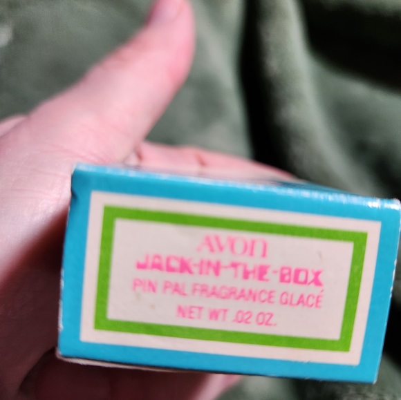 Vintage Avon Jack in the box pin, 1976. 48 years old! - Picture 9 of 10
